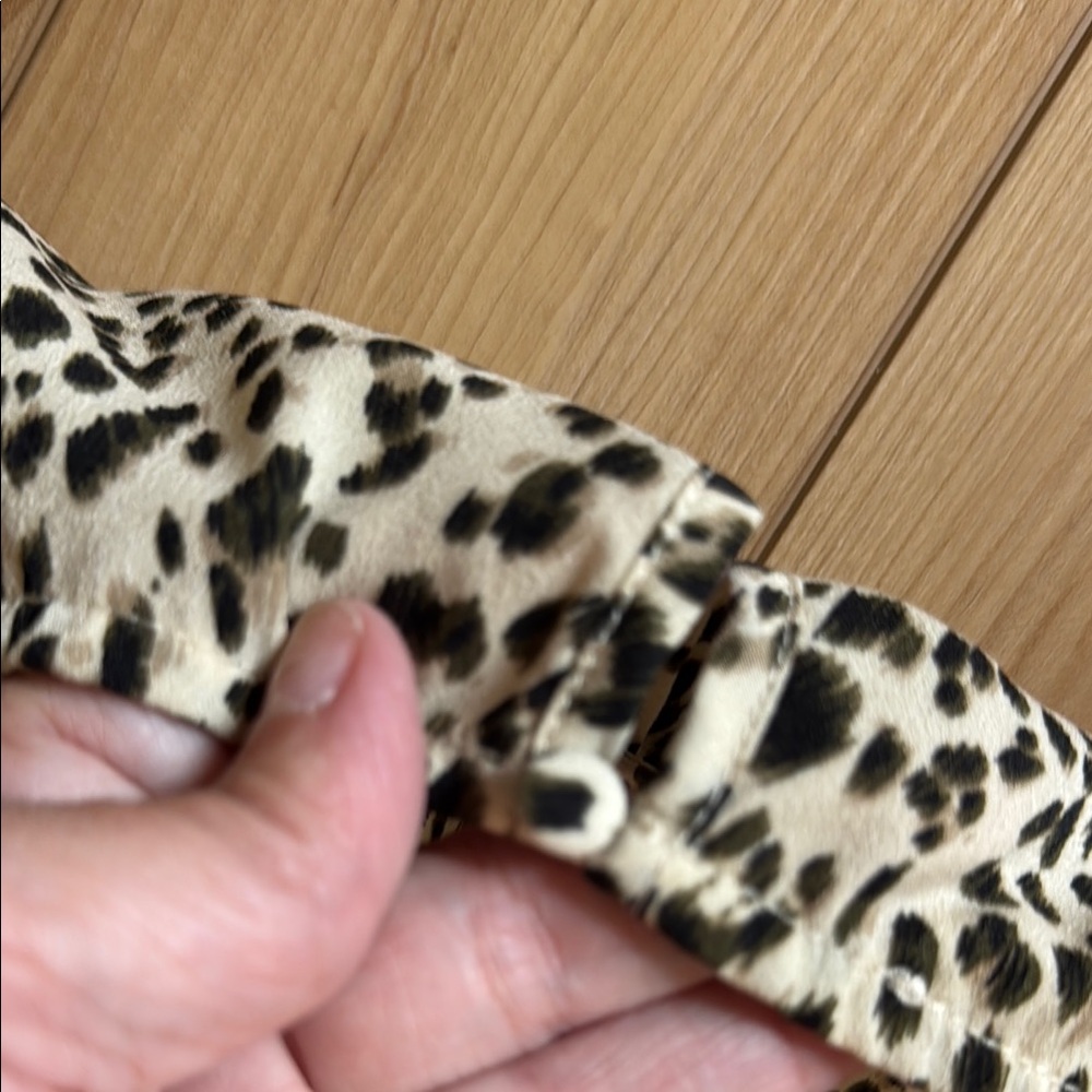 Leopard Print Ruffle Sleeve Top - Picture 3 of 9